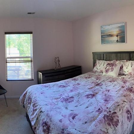 Appartamento Private Bed And Bath In Charlotte Esterno foto