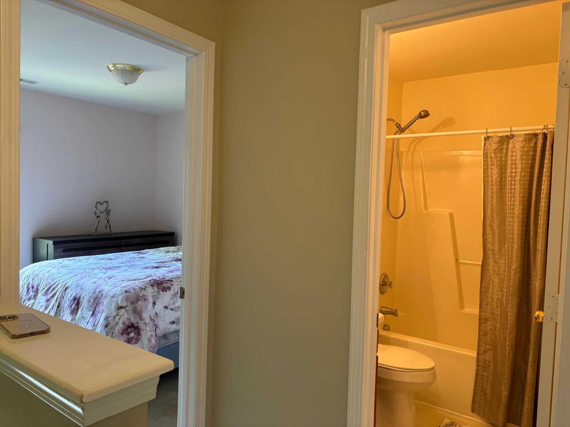 Appartamento Private Bed And Bath In Charlotte Esterno foto